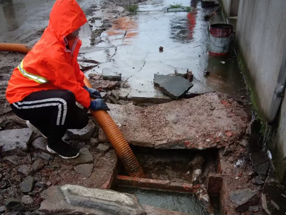 卢市镇专业清理污水池 炜誉市政以规范流程守护城市 “肠道”