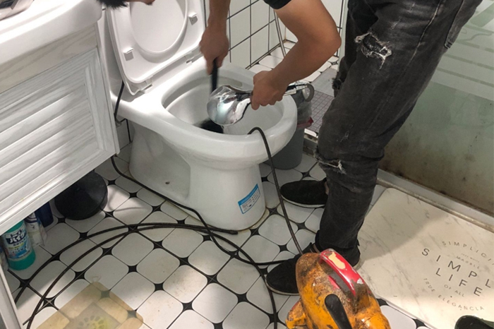 卢市镇马桶堵塞自己疏通还是找师傅?专业上门服务让你省时更省心